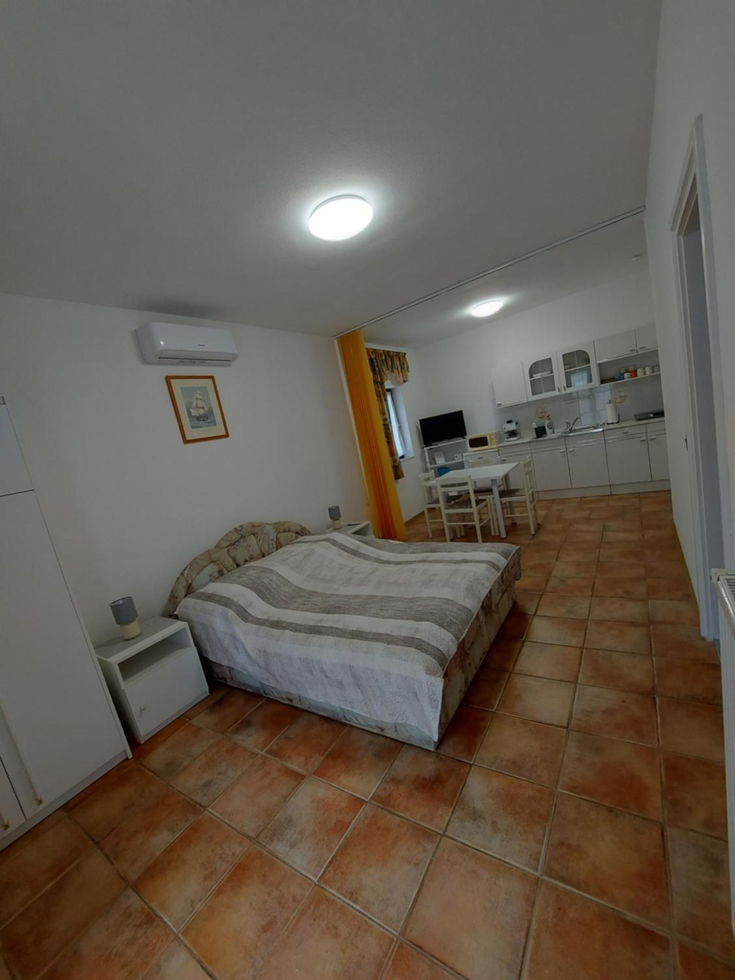 Istvan Apartmanok ケストヘイ エクステリア 写真