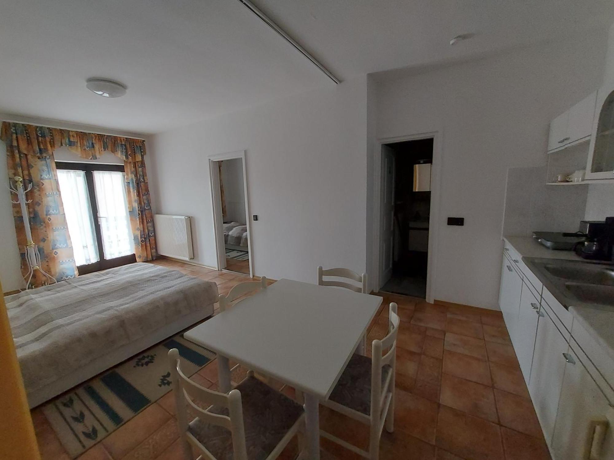 Istvan Apartmanok ケストヘイ エクステリア 写真