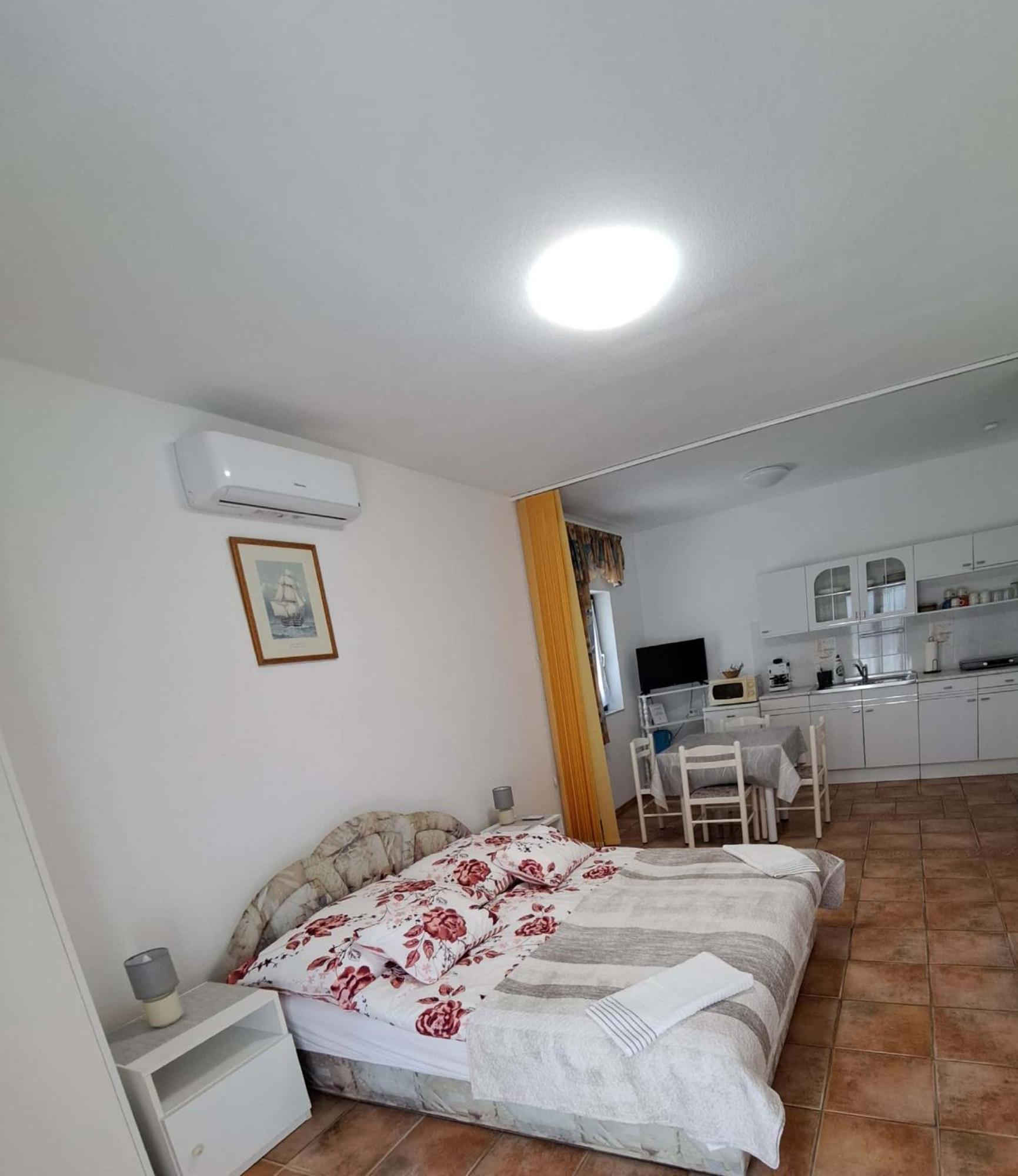 Istvan Apartmanok ケストヘイ エクステリア 写真
