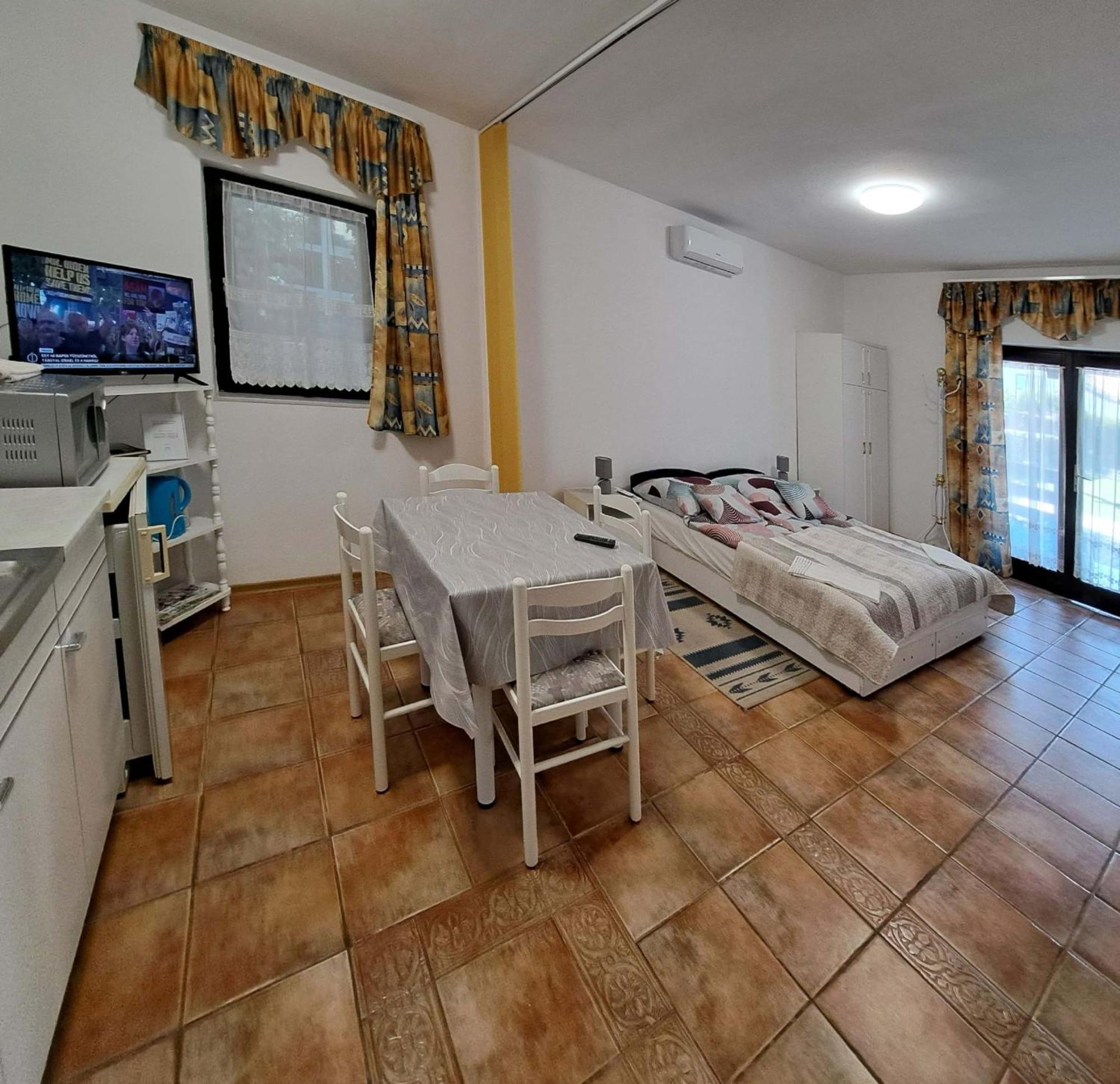 Istvan Apartmanok ケストヘイ エクステリア 写真